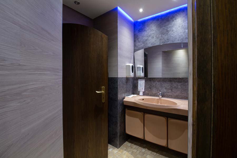 Behindertengerechte Toilette