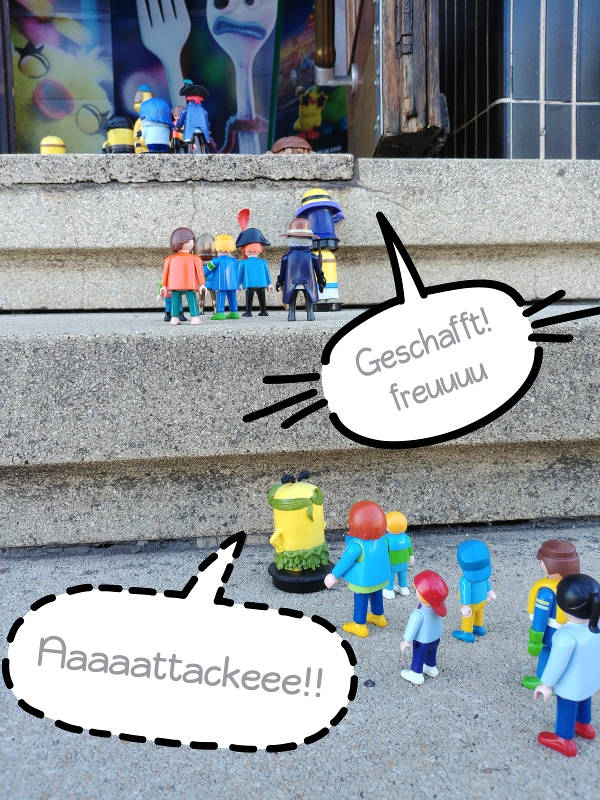 Die Figuren haben die Stufen überwunden